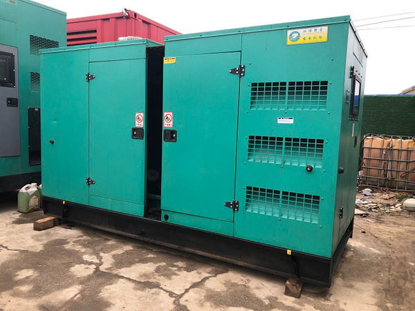 展会怎样合理控制磷酸铁锂蓄电池的充放电倍率以延长其使用寿命?